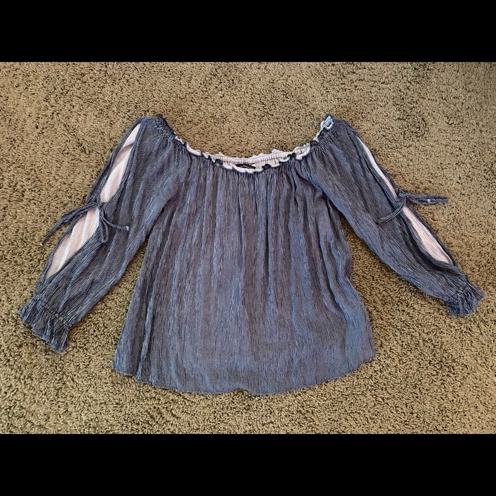 American Eagle Off-Shoulder 3/4 Sleeve Blouse